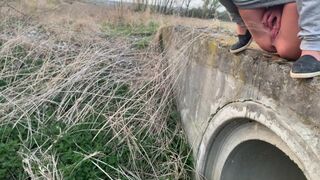 OUTDOOR PEE-Instagram: ClaudiaMacc7