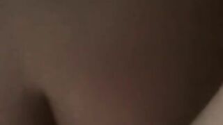 Studentessa italiana cavalca il cazzone del suo compagno di classe e si fa filmare mentre gode