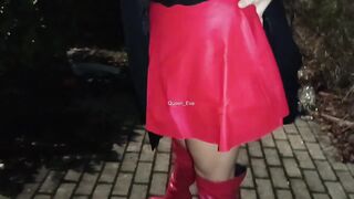 AMATEUR DOGGING - SLUTTY WIFE MASTURBATES IN PUBLIC IN FRONT OF TWO VOURISTS