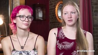 Ersties - Skatergirl Zoe T und Metal-Fan Tonja spielen mit sexy Toys