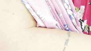 I masturbate in a car in public and have a very nice orgasm