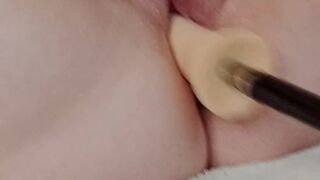 Sex machine pounds my pussy ???? one wet pussy ????