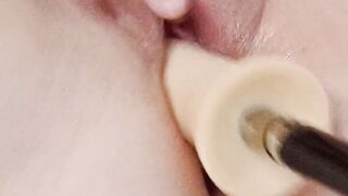 Sex machine pounds my pussy ???? one wet pussy ????